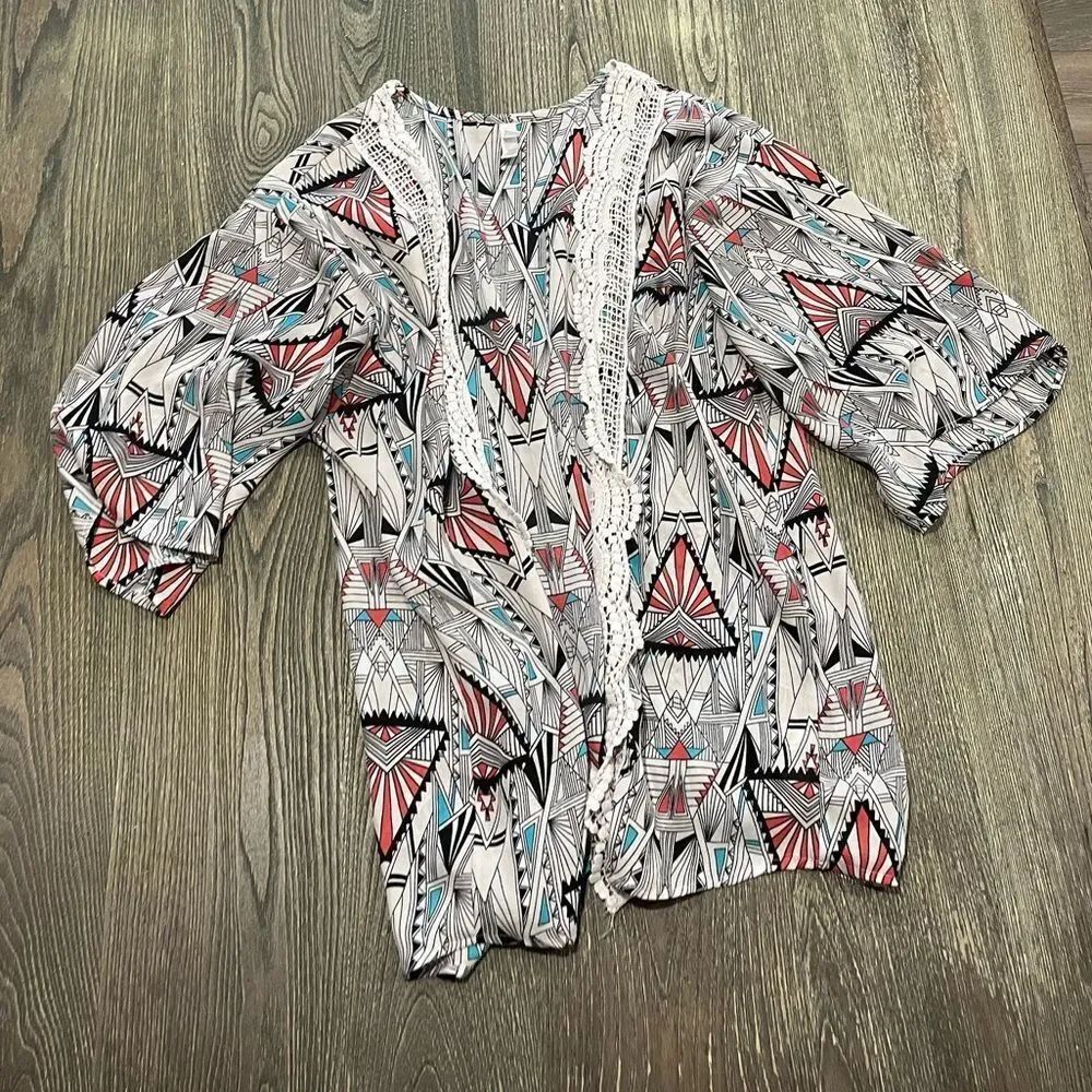 Xhilaration Kimono Top Short Sleeves Open Front Crochet Trim Geometric Gray XS